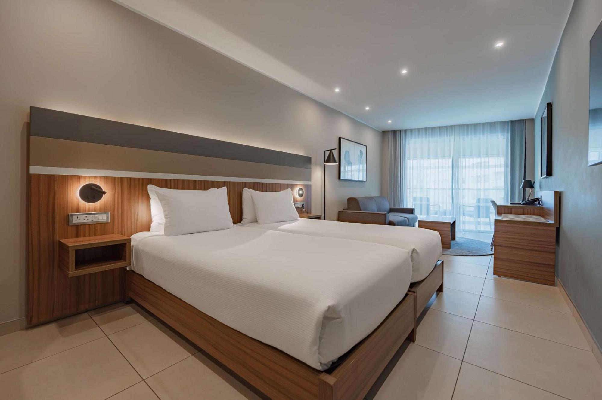 Hotel Doubletree By Hilton Malta 4*
